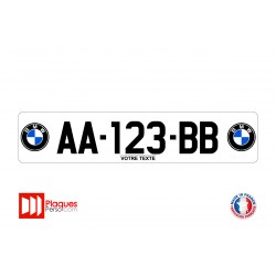 Plaque d'immatriculation BMW sur fond blanc