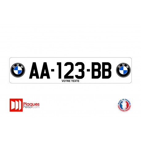 Plaque d'immatriculation BMW sur fond blanc